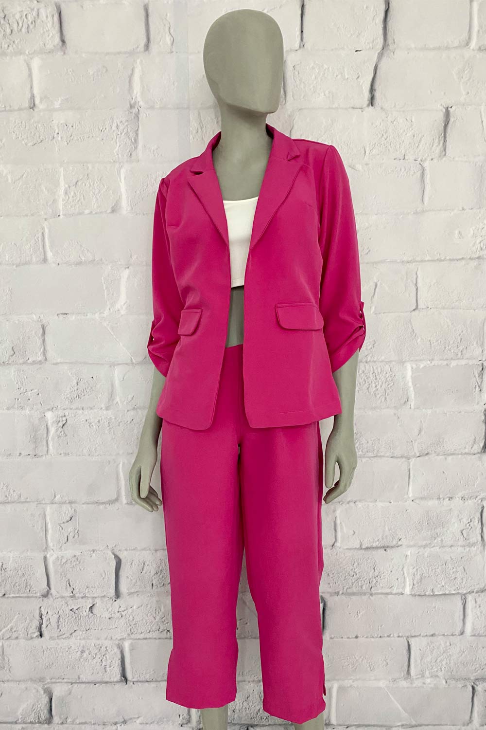 CONJUNTO BLAZER Y PANTALÓN TIPO CAPRI ELEGANTE (NO INCLUYE TOP)