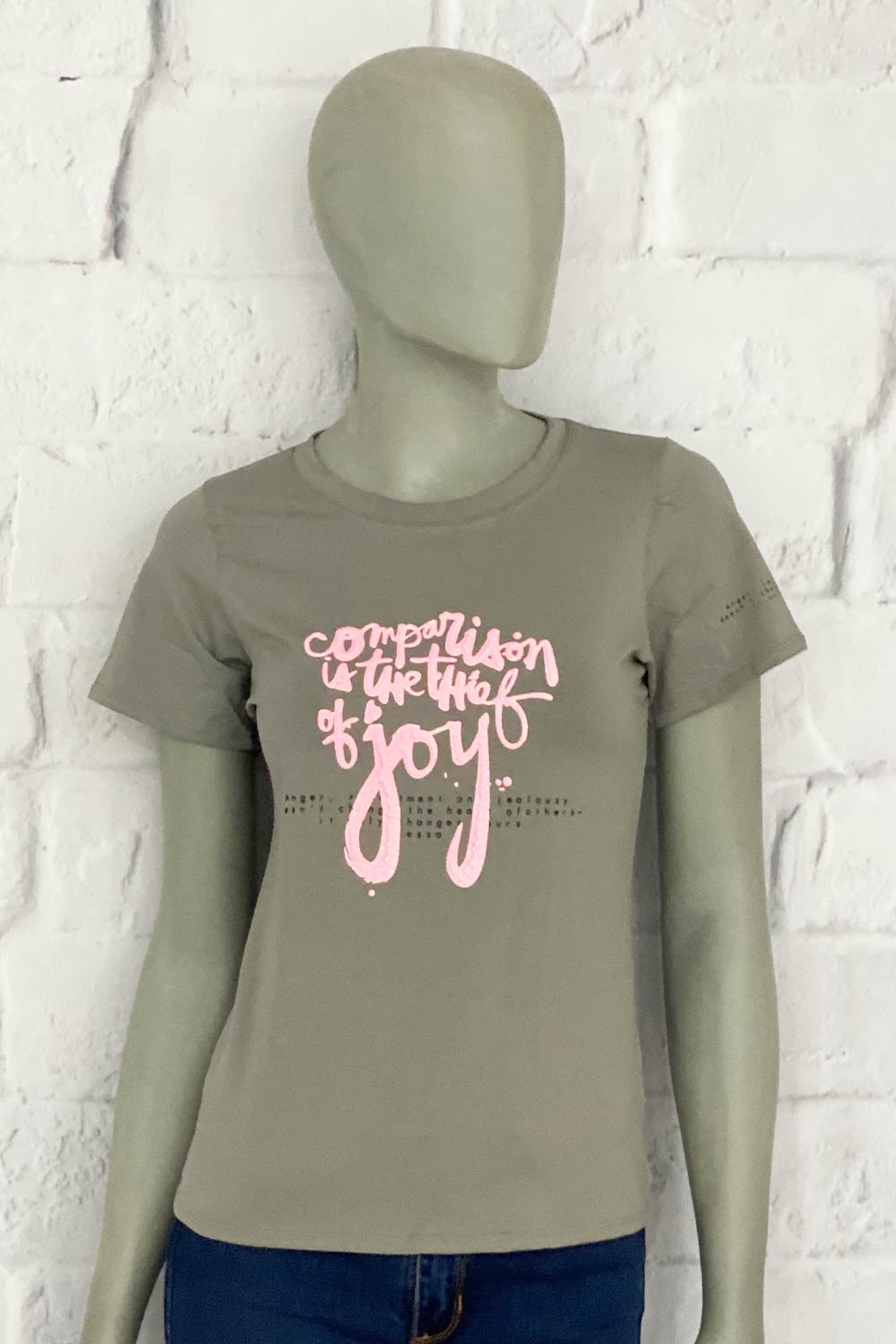 CAMISETA MUJER ESTAMPADO DELANTERO CON RELIEVE