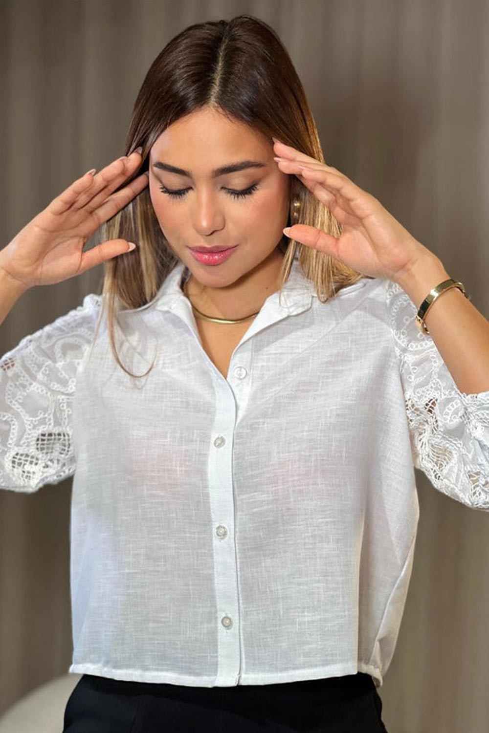 CAMISA MUJER CORTA CON TEJIDO EN MANGAS