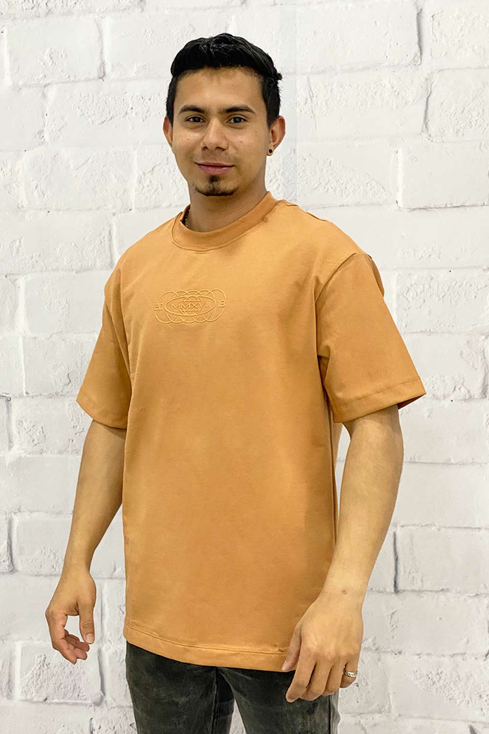 CAMISETA HOMBRE OVER SIZE ESTAMPADO DELANTERO Y TRASERO