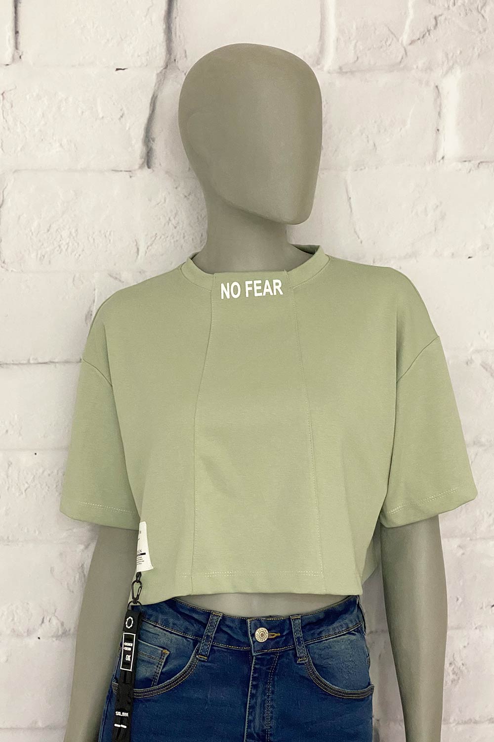 CAMISETA MUJER CORTA AMPLIA APLIQUE DELANTERO