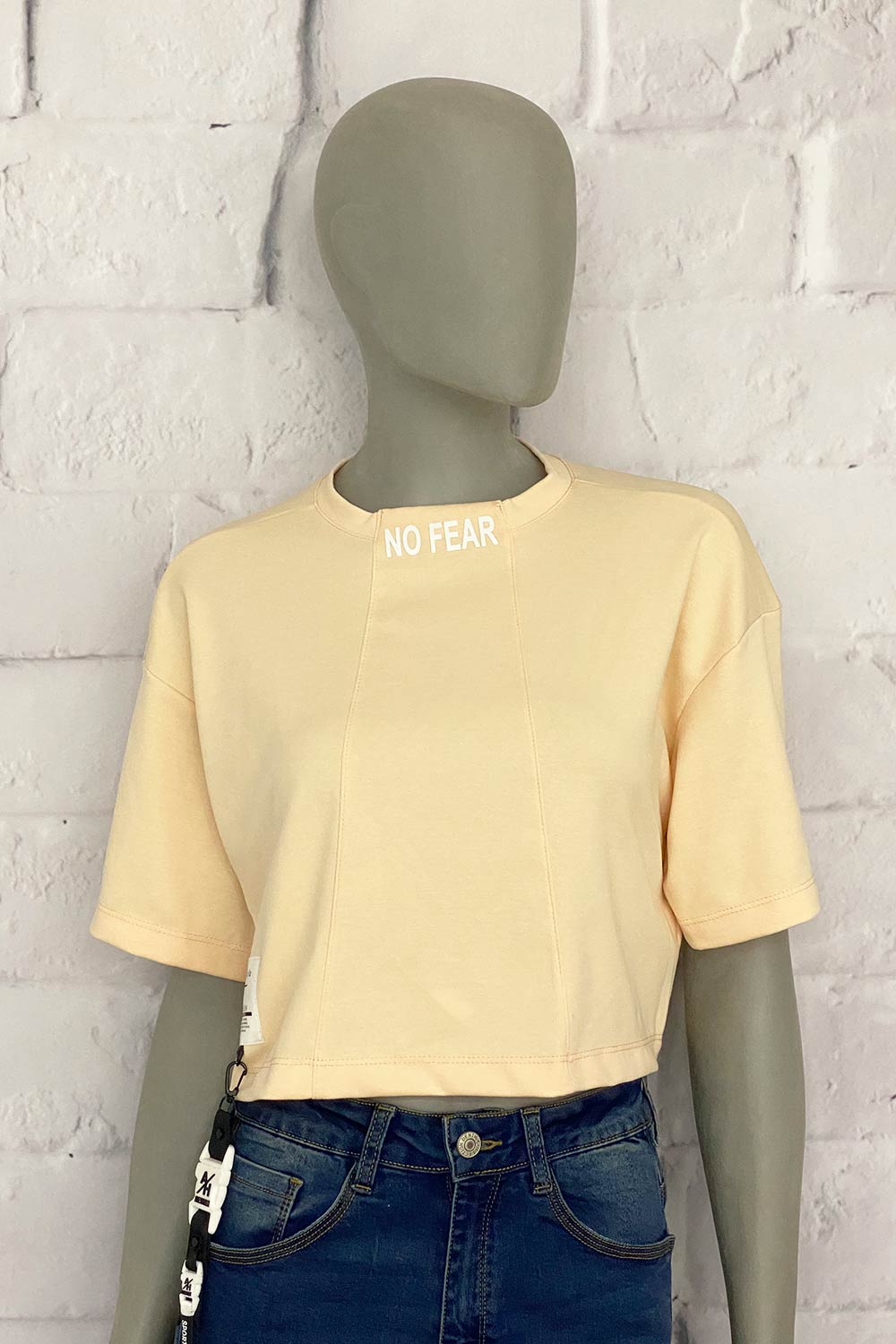 CAMISETA MUJER CORTA AMPLIA APLIQUE DELANTERO