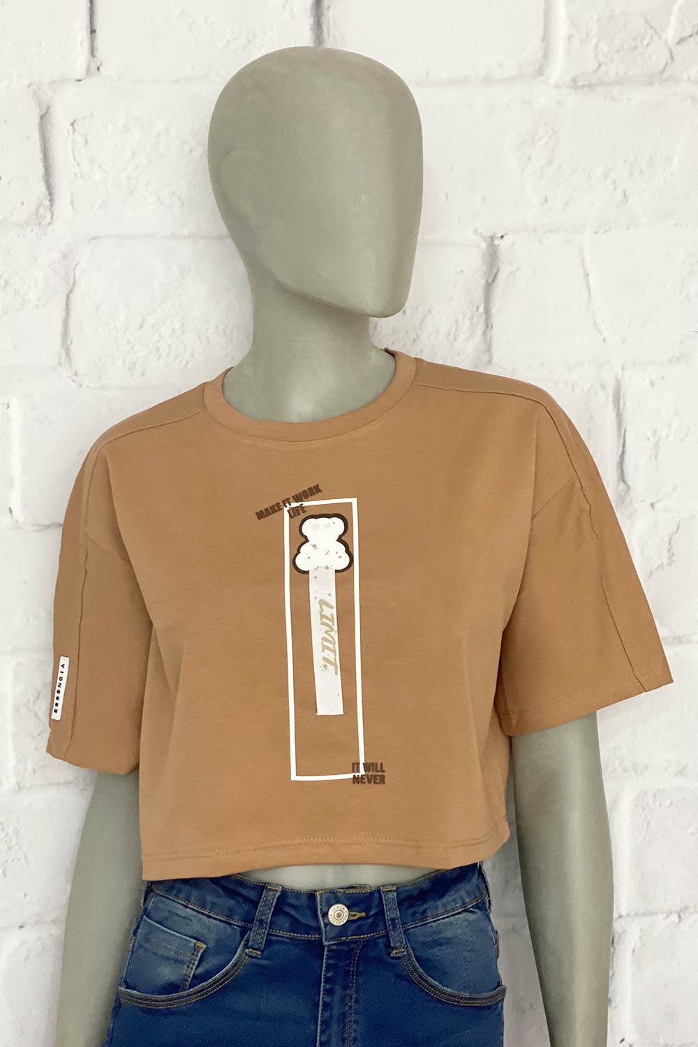 CAMISETA MUJER CORTA AMPLIA APLIQUE DELANTERO
