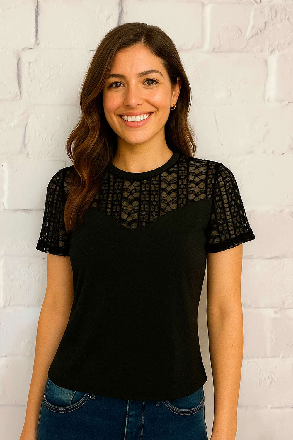BLUSA MUJER CON DETALLE DELANTERO EN ENCAJE