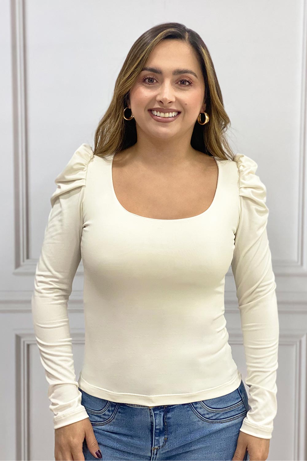 BLUSA MUJER HOMBROS ALTOS TELA LISA