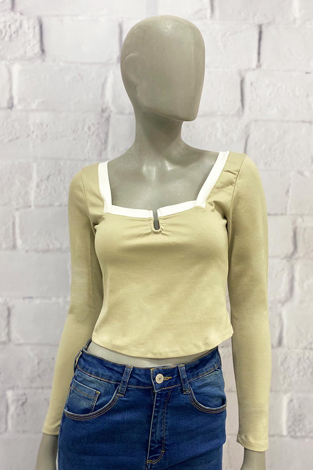 BLUSA MUJER MANGA LARGA DETALLE AL FRENTE